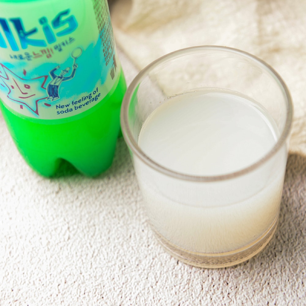 Lotte-Milkis-Carbonated-Yogurt-Drink---1.5L-1