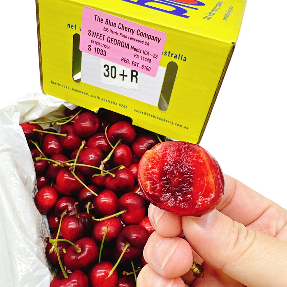 The-Blue-Sweet-Georgia-Cherries-30mm+-Gift-Box-2kg-1