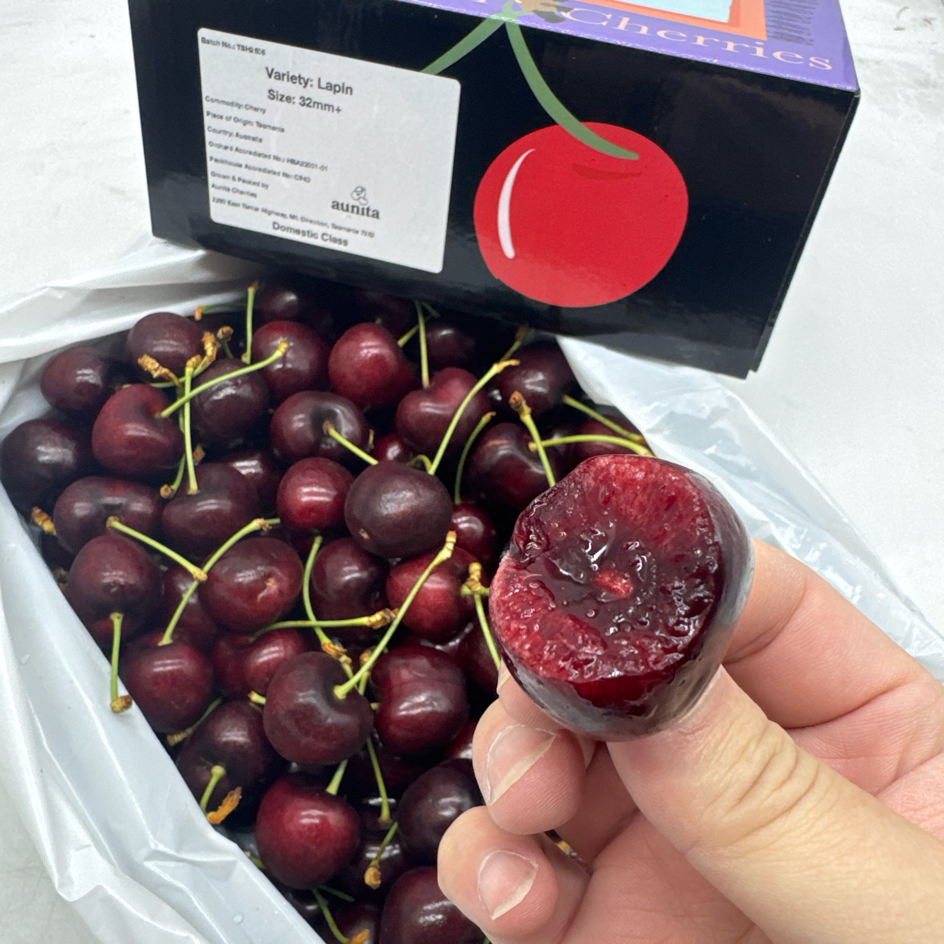 Tasmanian-Lapin-Cherries-Gift-Box-32-34mm---2kg-1