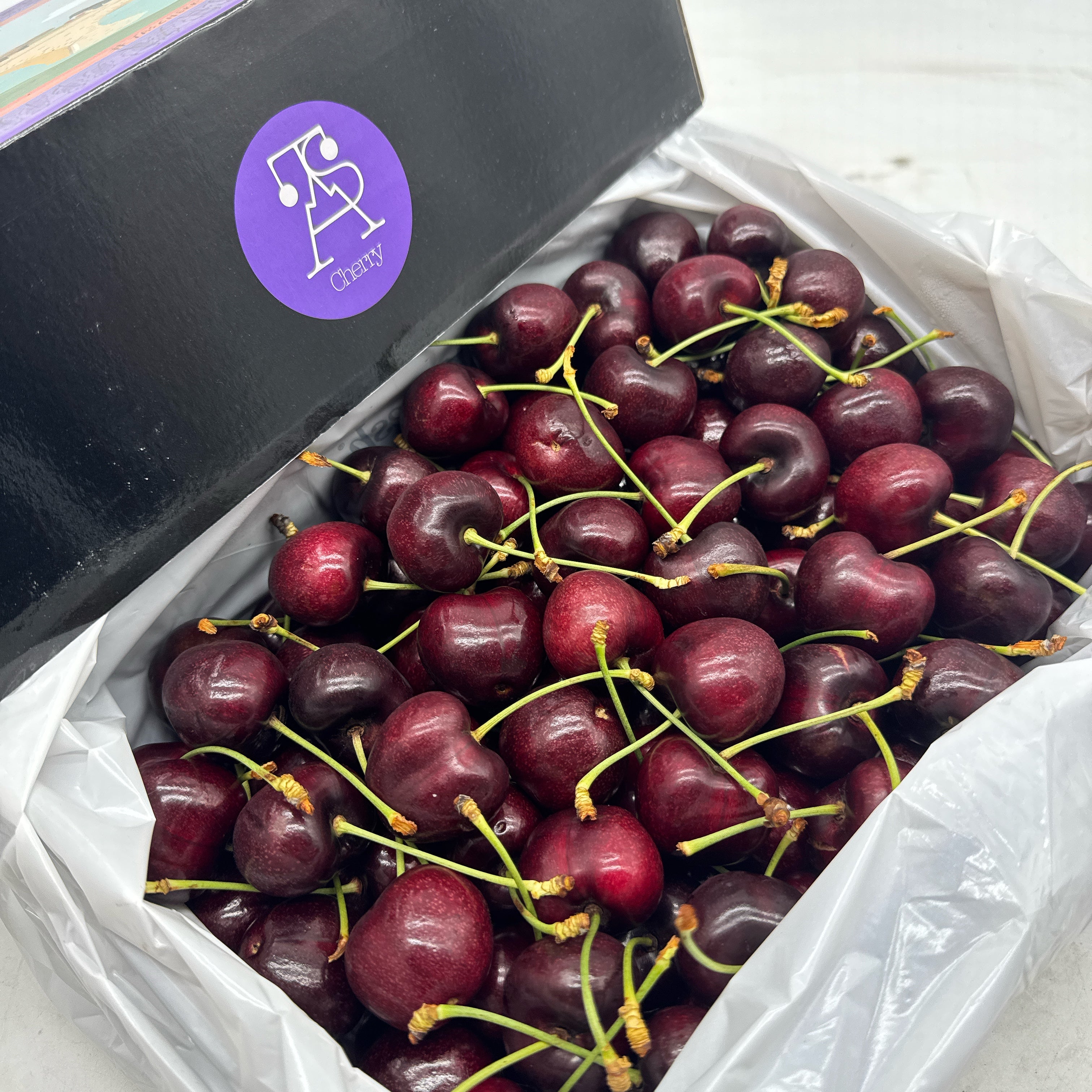 Tasmanian-Lapin-Cherries-Gift-Box-32-34mm---2kg-1