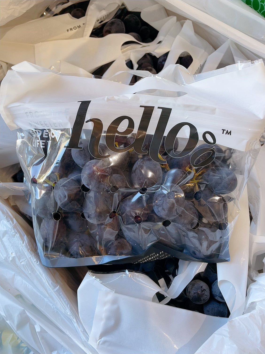 Hello-Adora-Sweet-Juicy-Black-Grapes---900-1000g -1